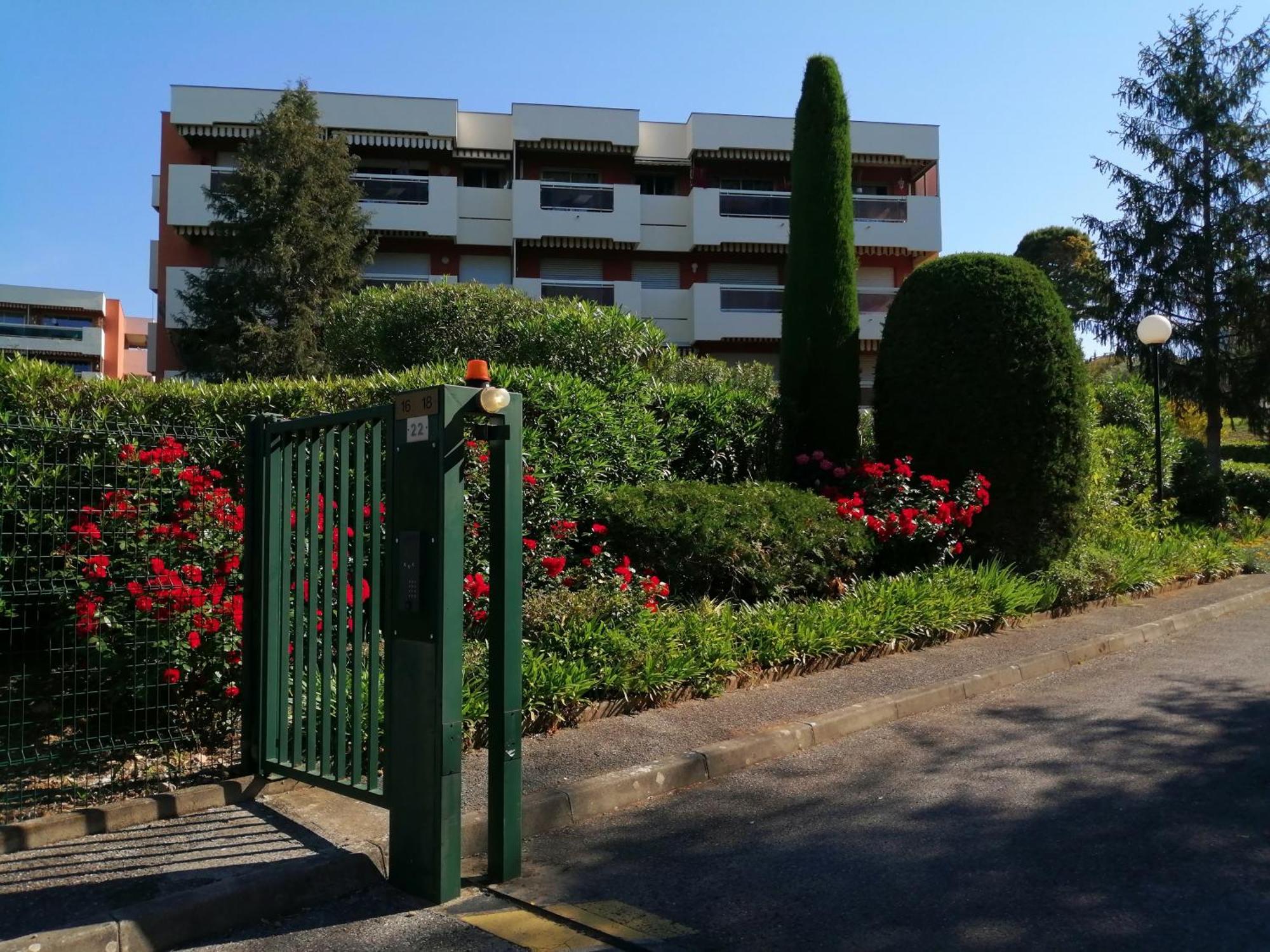 Studio - Juan Les Pins - Proximite Plages 昂蒂布 外观 照片